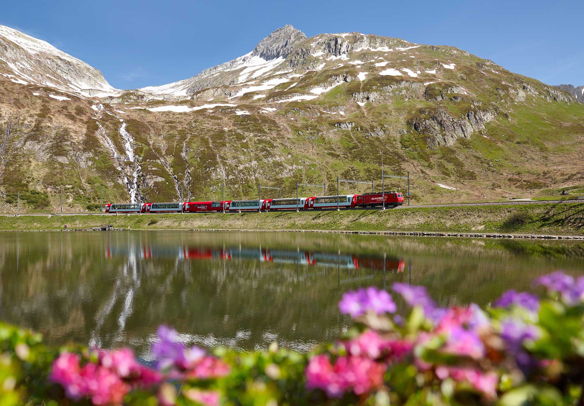 Glacier Express passing Oberalp Pass © Swiss Tourism