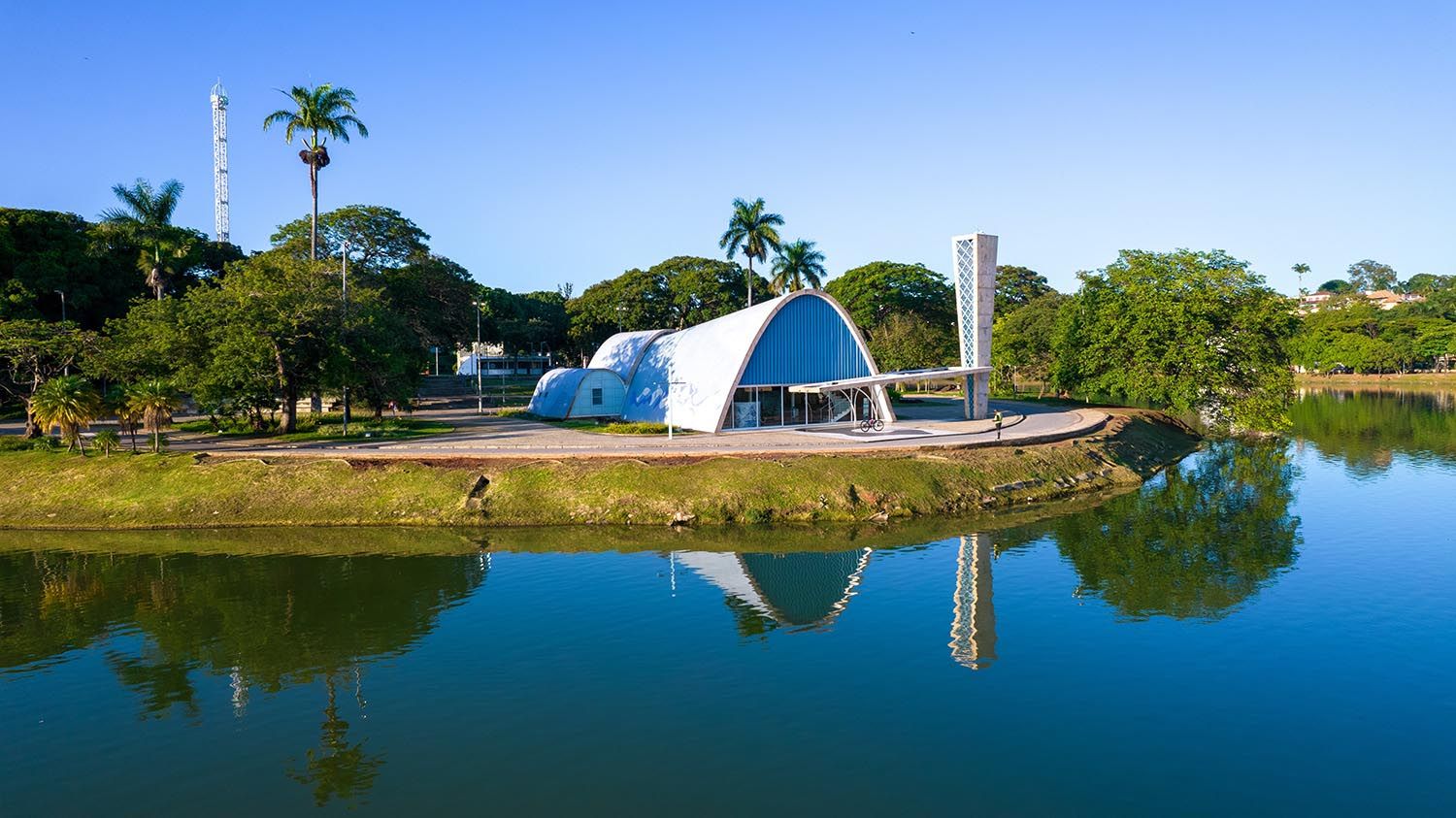 Belo Horizonte, overlooking the Church of São Francisco de Assis and Guanabara Park © Shutterstock