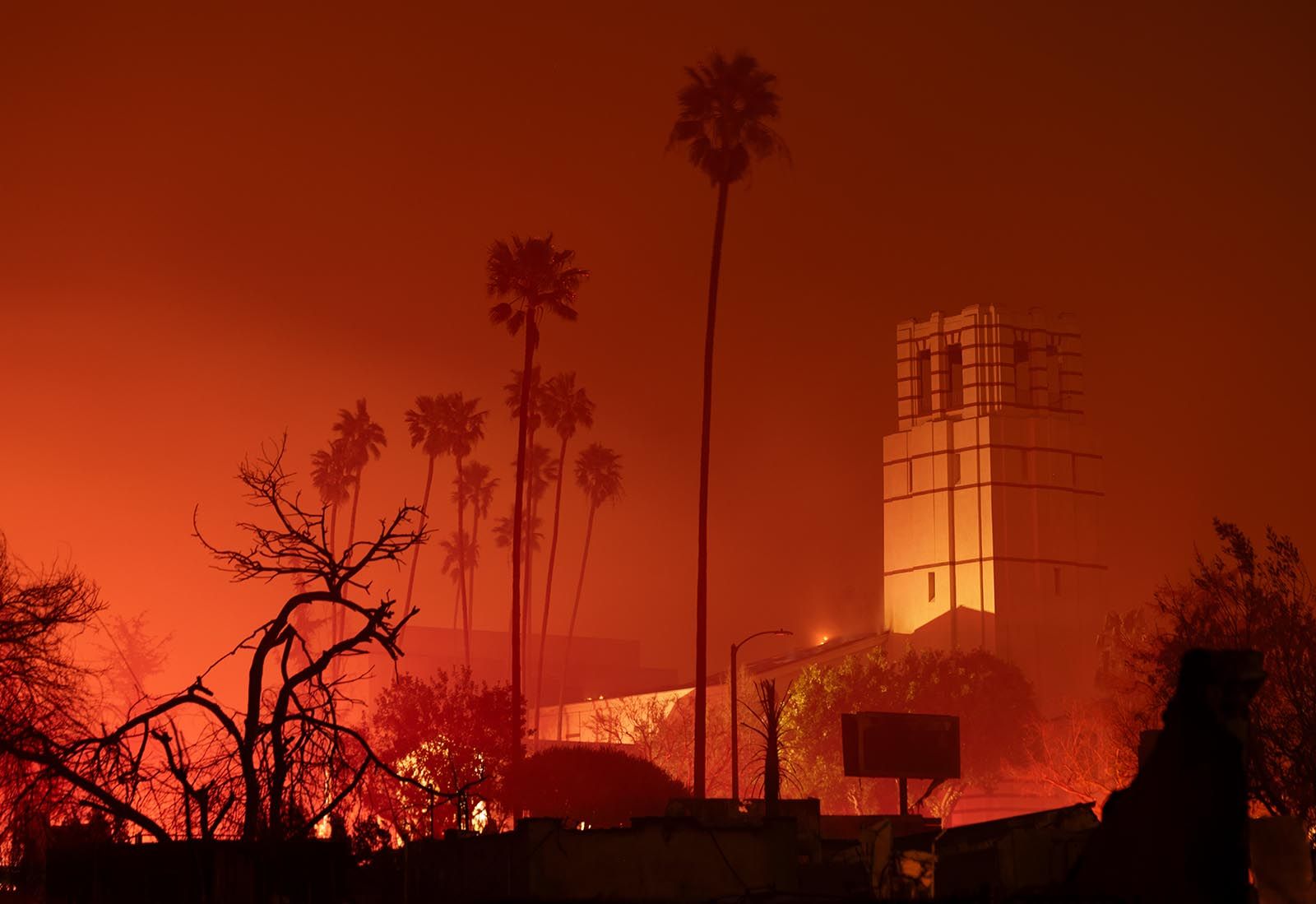 Eaton Fire in Aladena © Shutterstock