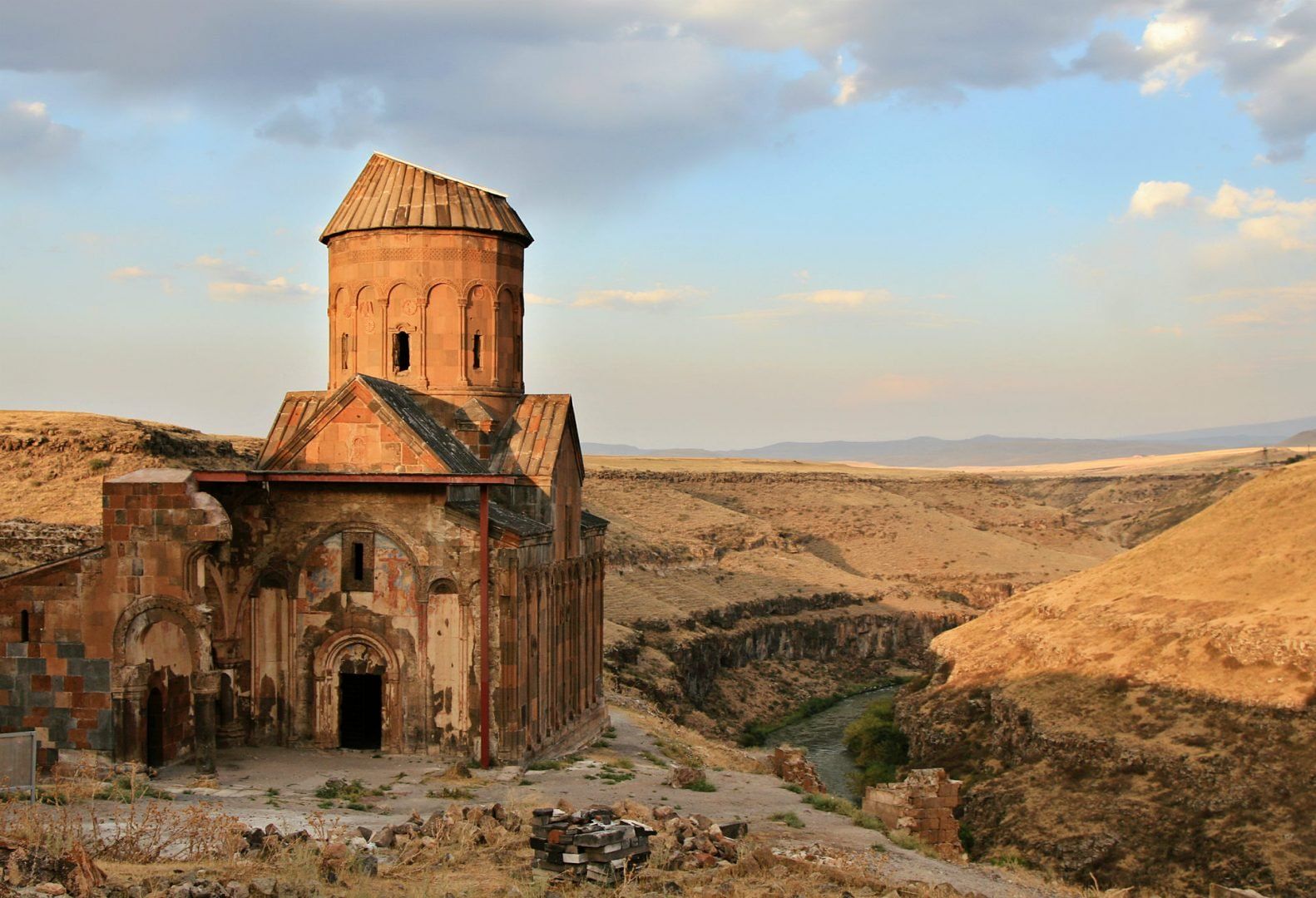 ani-ruins-turkey-shutterstock_381230896