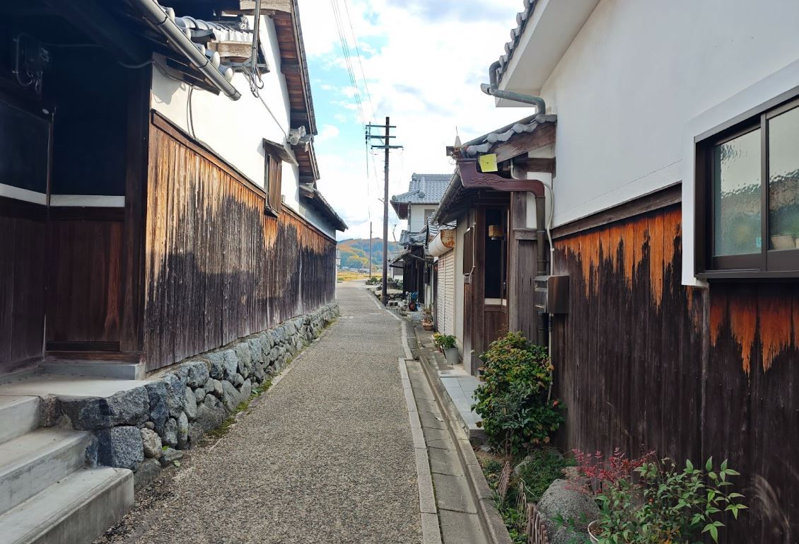 Side street in Asuka © Dre Roelandt
