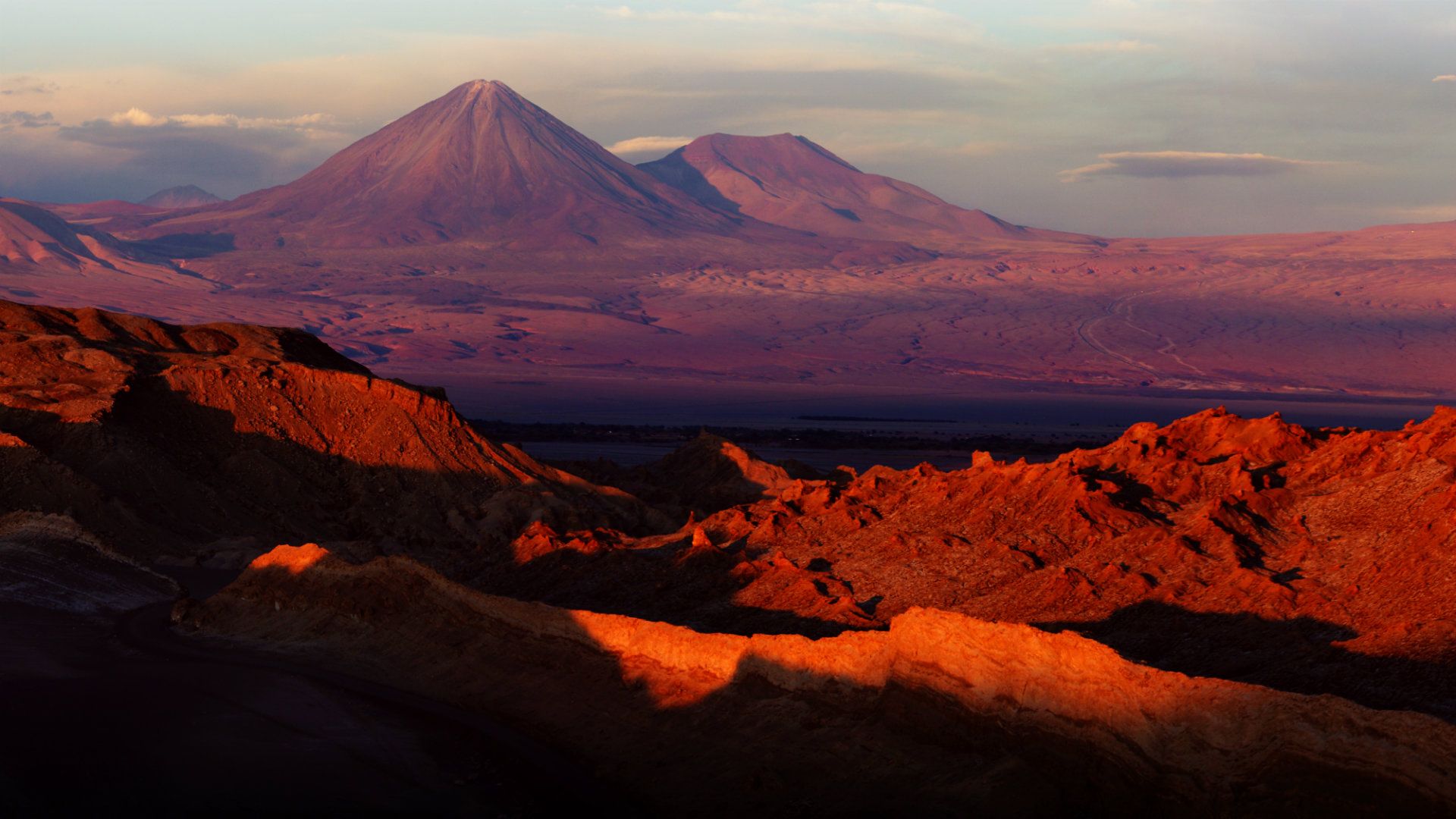 atacama-desert-valle-de-la-luna-chile-shutterstock_239229541