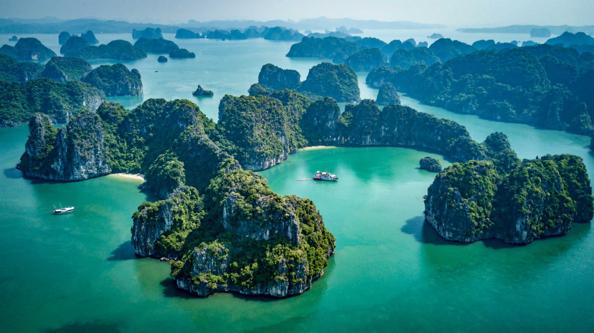 Halong Bay, Vietnam © Shutterstock