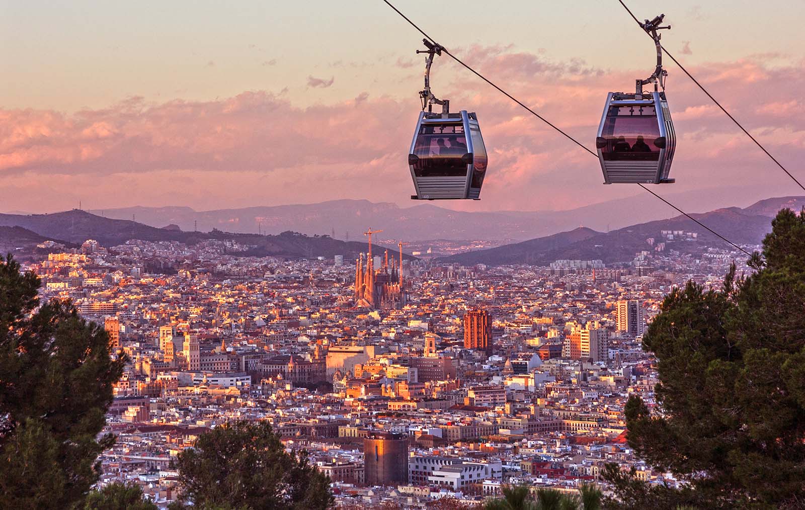 Barcelona cable car - Teleferic de Montjuic © Shutterstock
