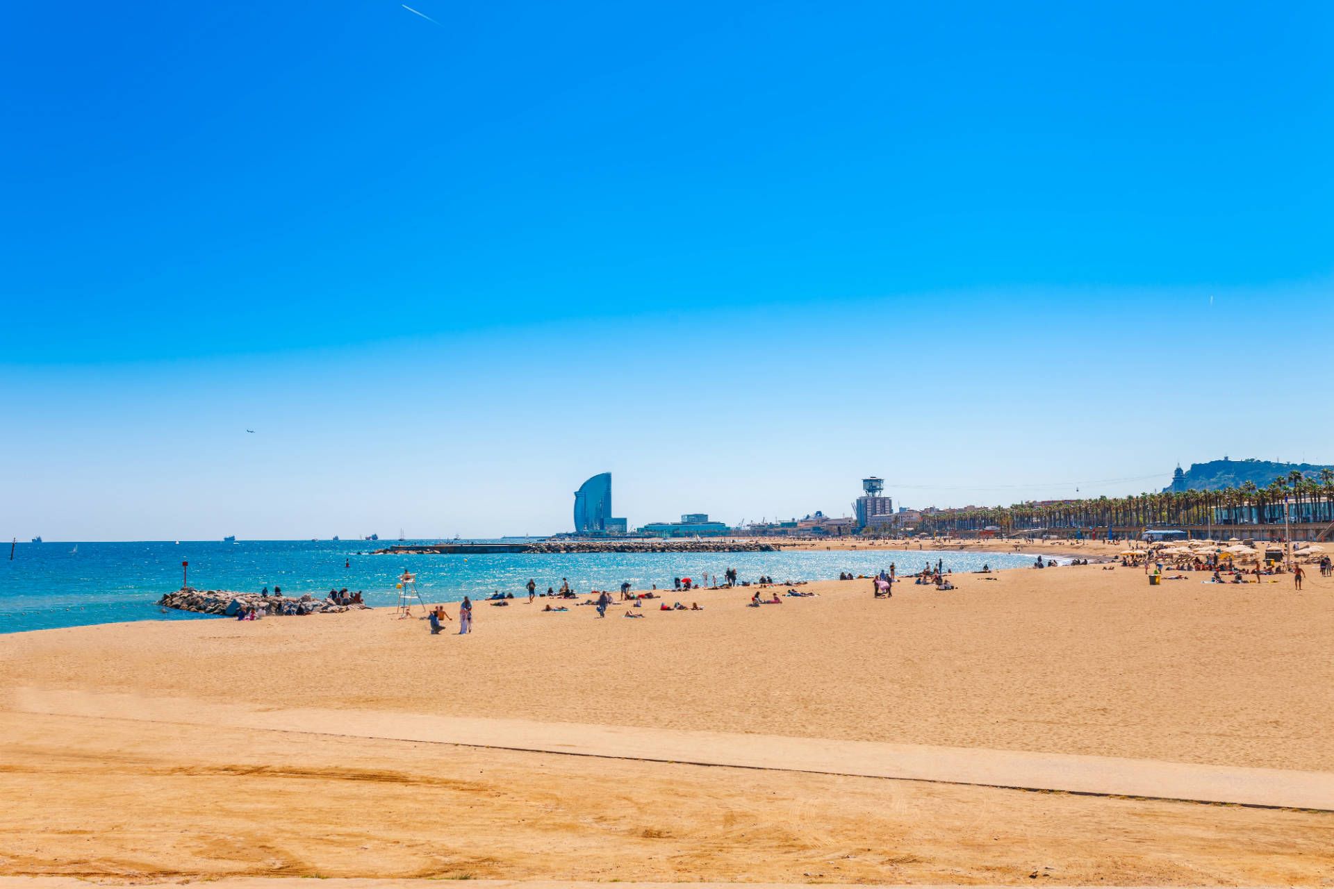 beach-barcelona-shutterstock_1114996982