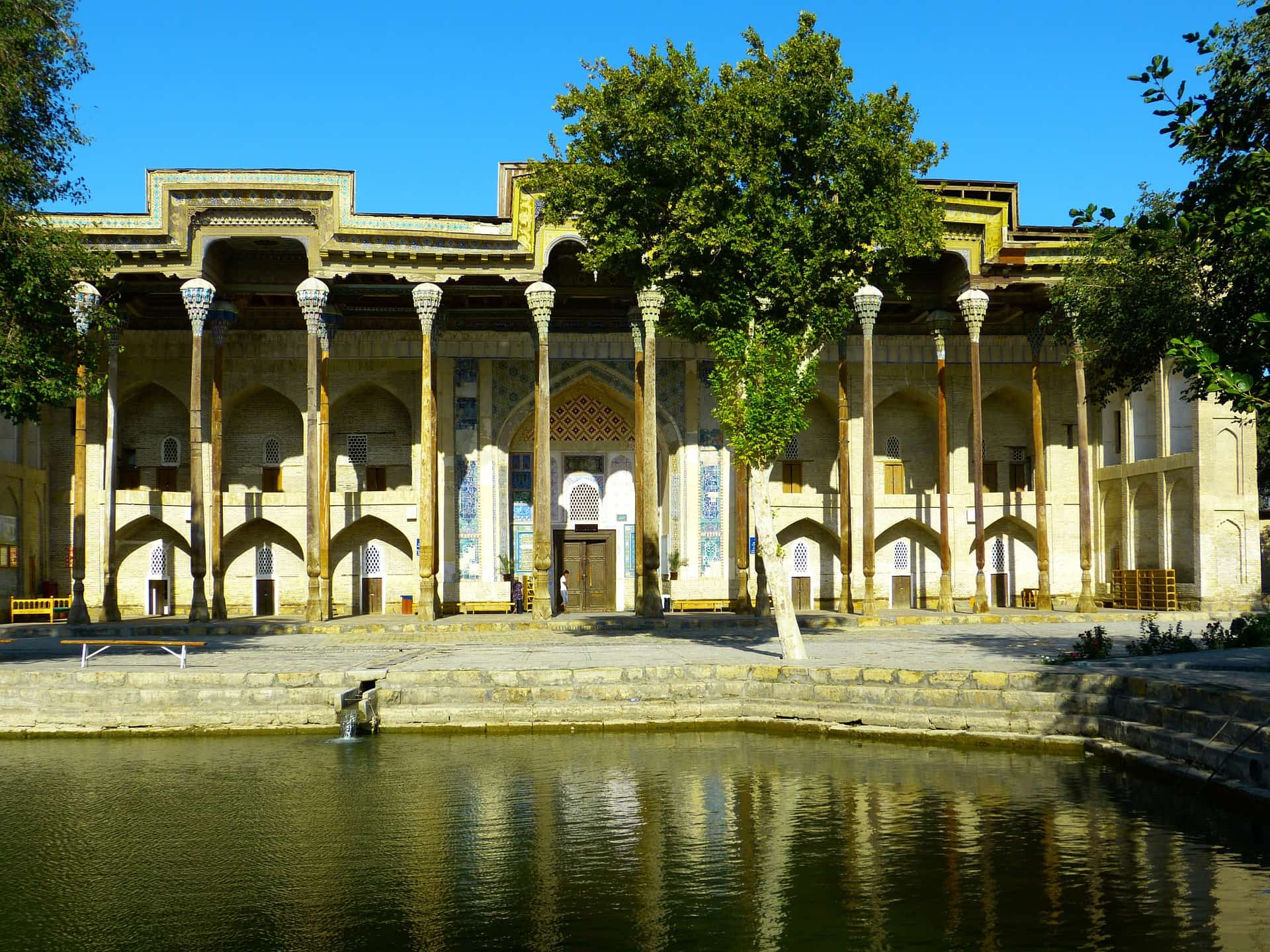 Bolo-Hauz Mosque