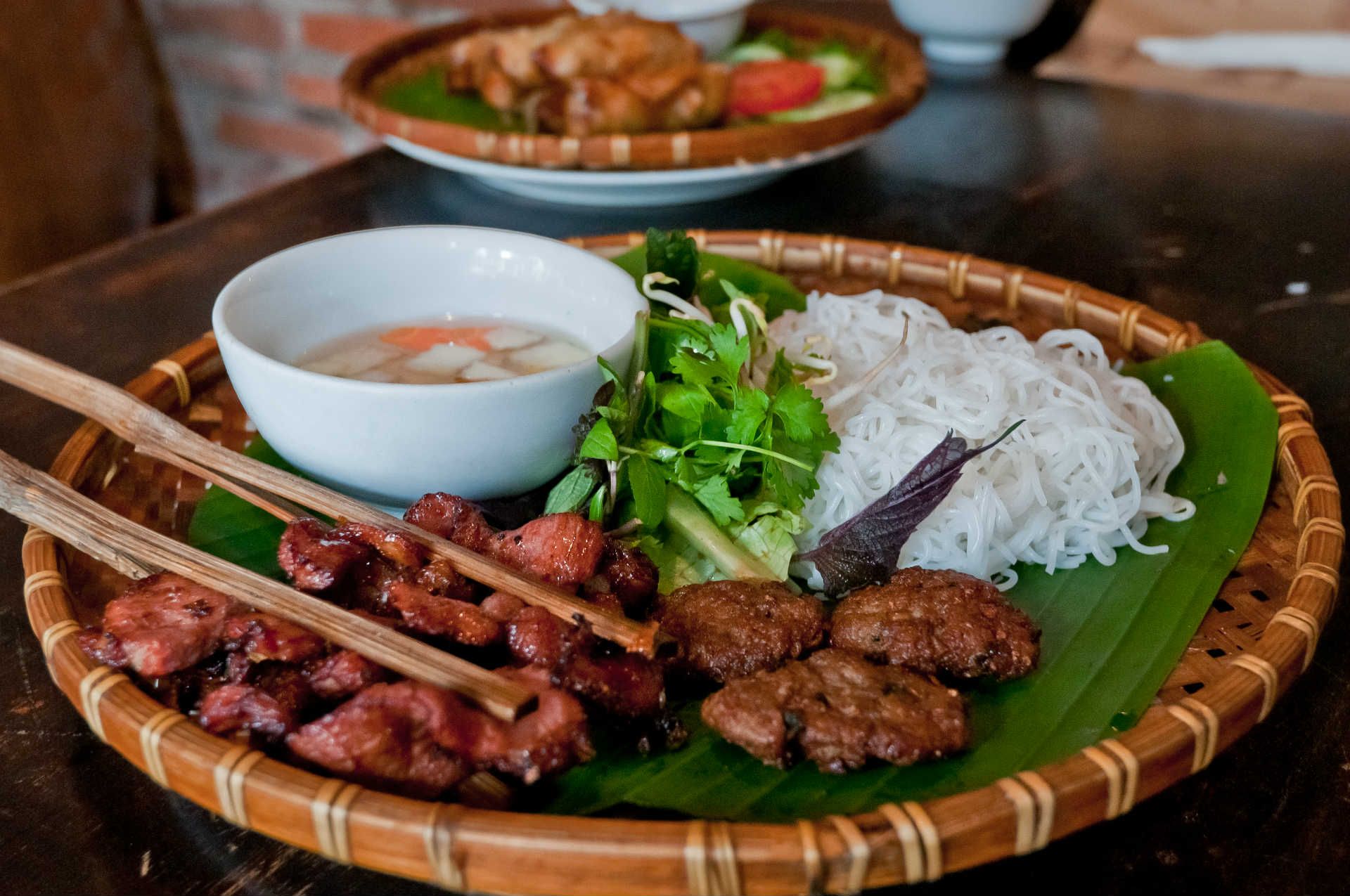 Bun-cha Vietnam food © Jiann/Shutterstock