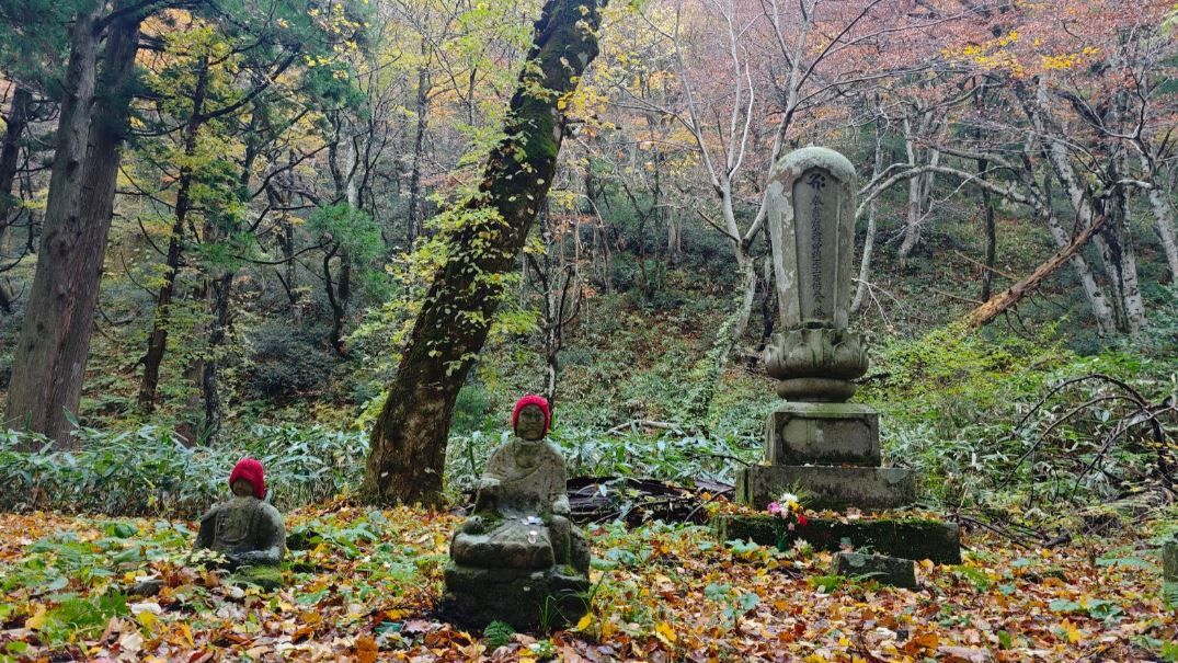 Jizo statues at Mount Daisen Japan © Dre Roelandt