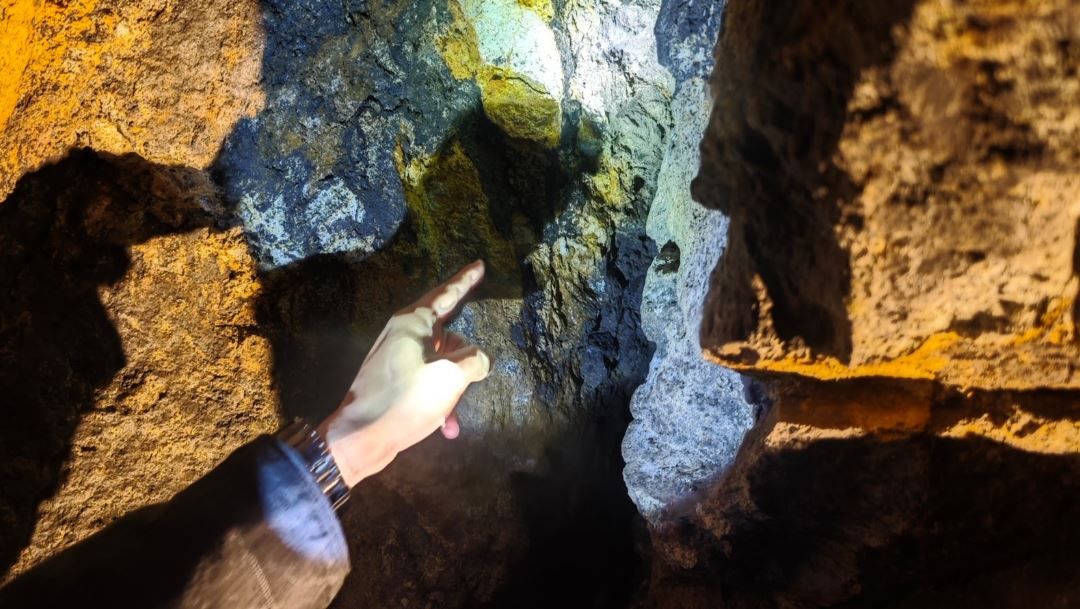 Atmospheric tunnels of Ryugenji Mabu Japan © Dre Roelandt