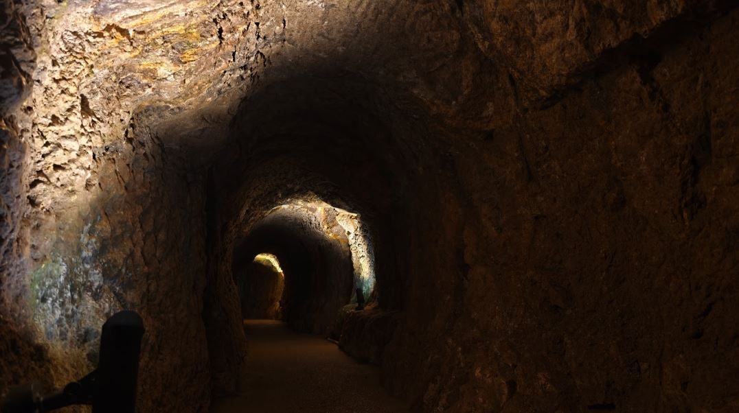 Atmospheric tunnels of Ryugenji Mabu Japan © Dre Roelandt