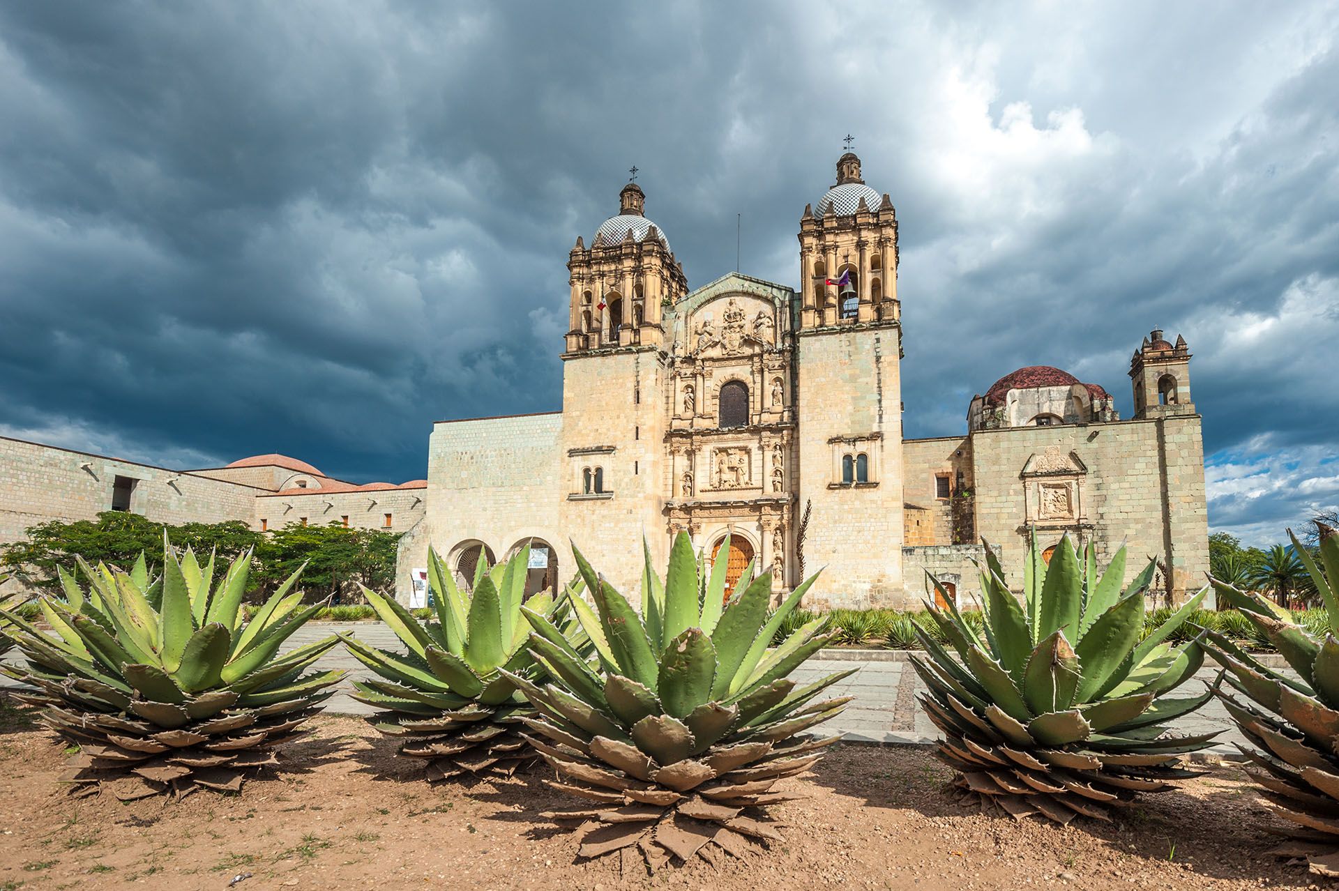 Church of Santo Domingo de Guzman in Oaxaca, Mexico © Shutterstock