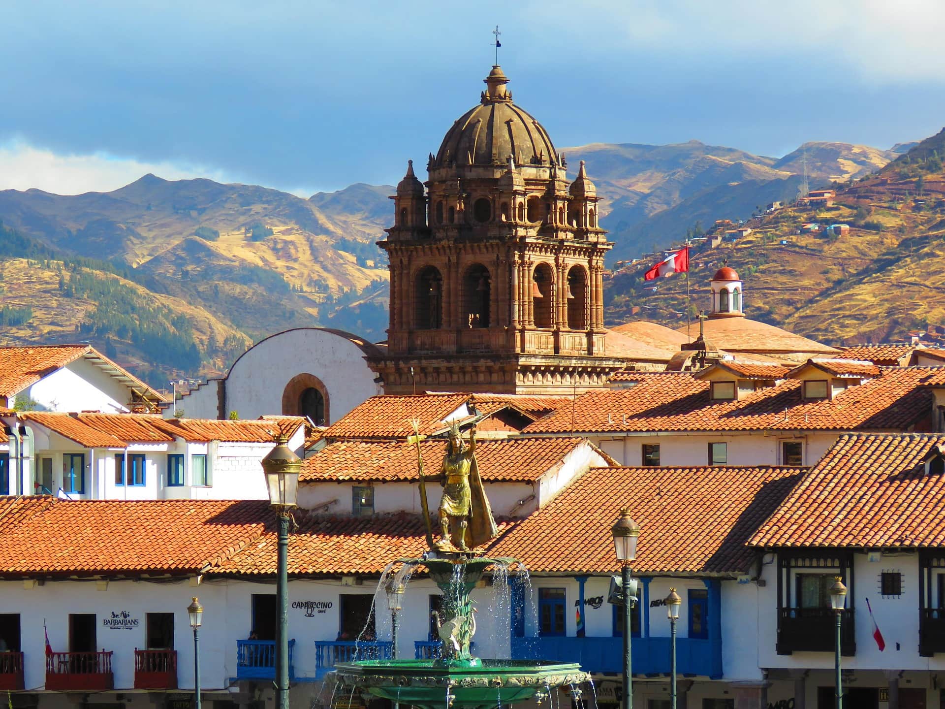 https://pixabay.com/photos/cusco-landscape-city-roofs-1631689/