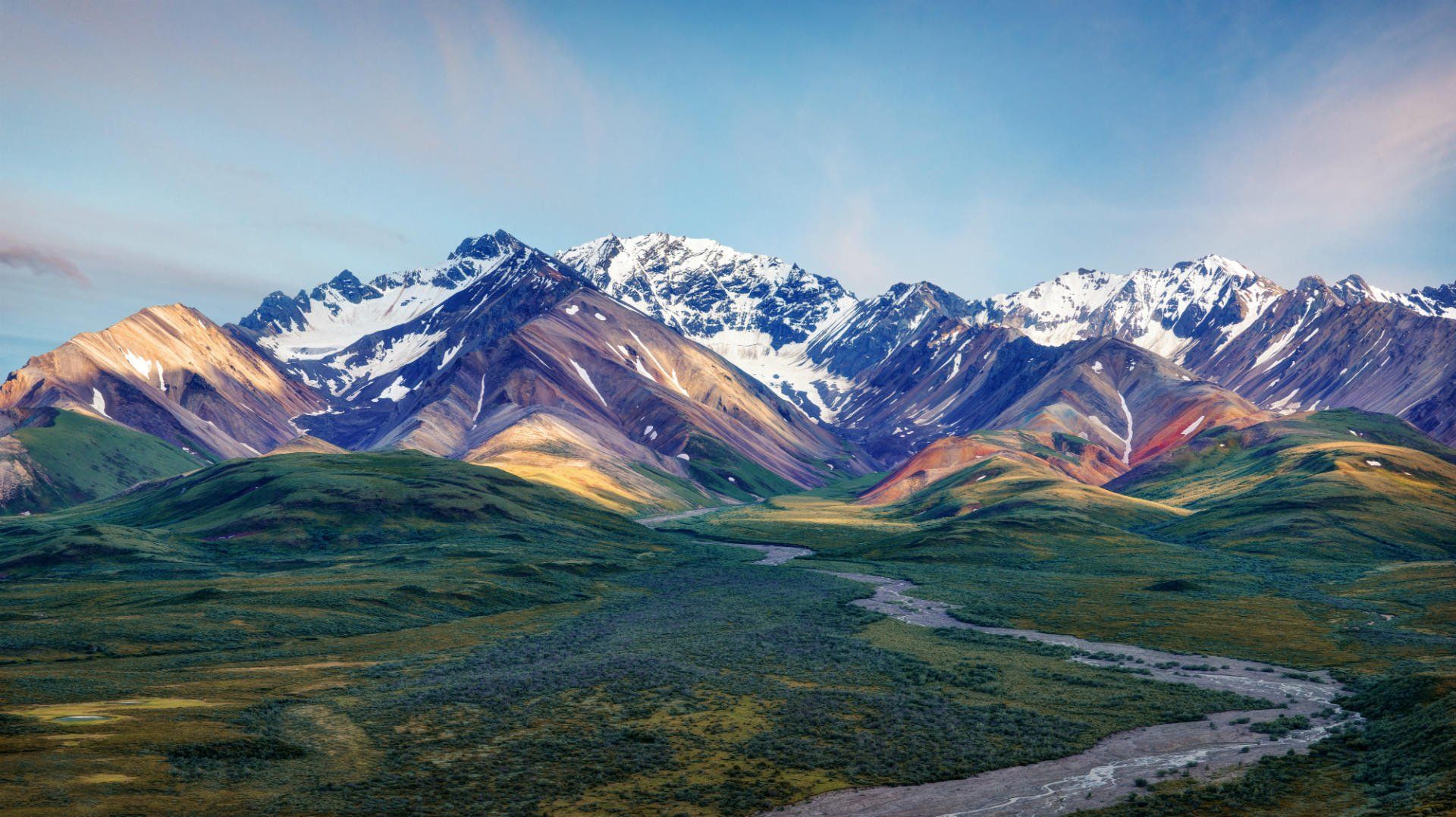 Denali Alaska, USA © Lukas Bischoff Photograph/Shutterstock