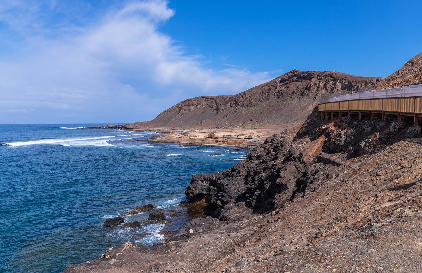 El Confital beach on the edge of Las Palmas, La Isleta peninsula. Gran Canaria, Spain © Shutterstock