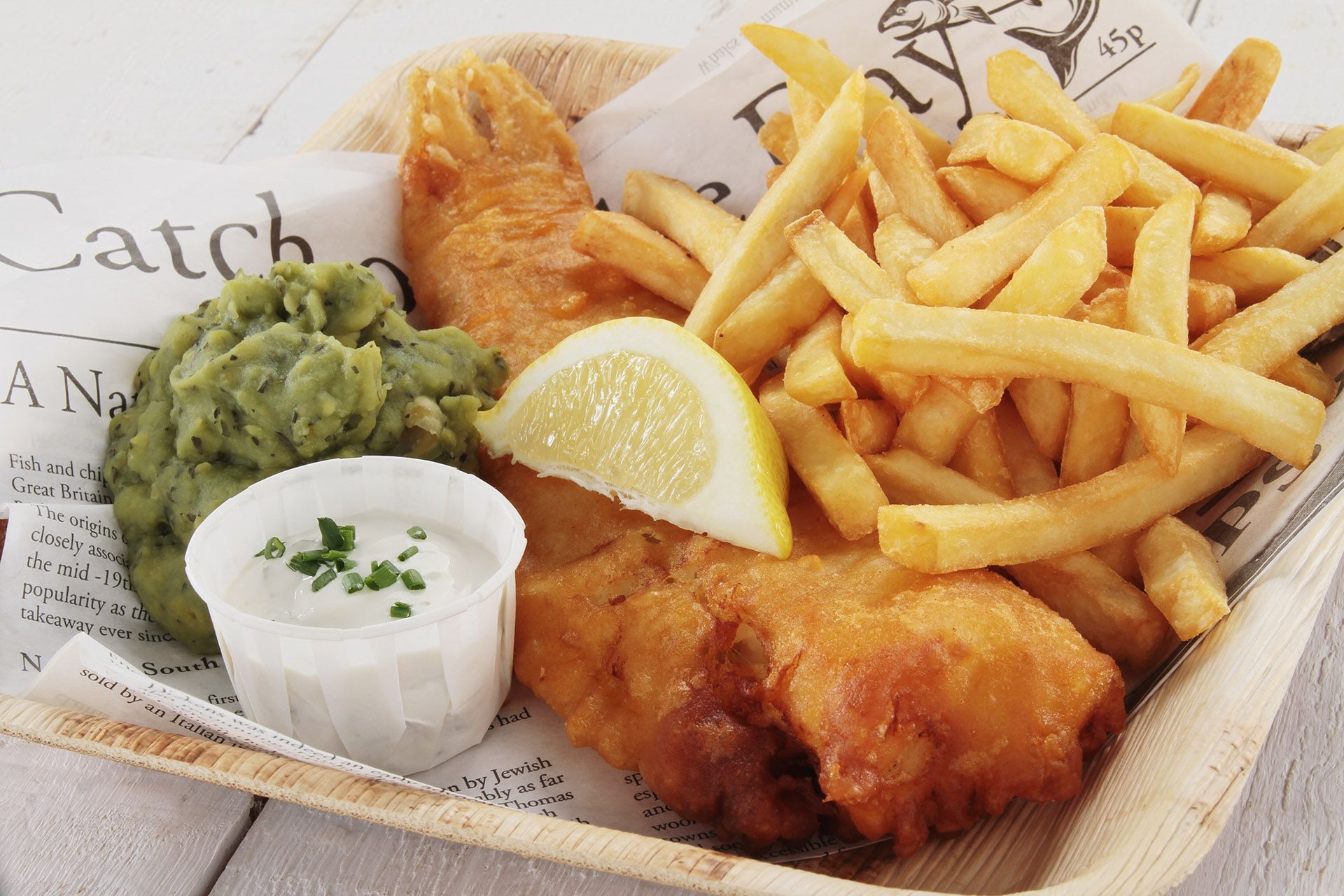 Traditional british fish and chips © neil langan/Shutterstock