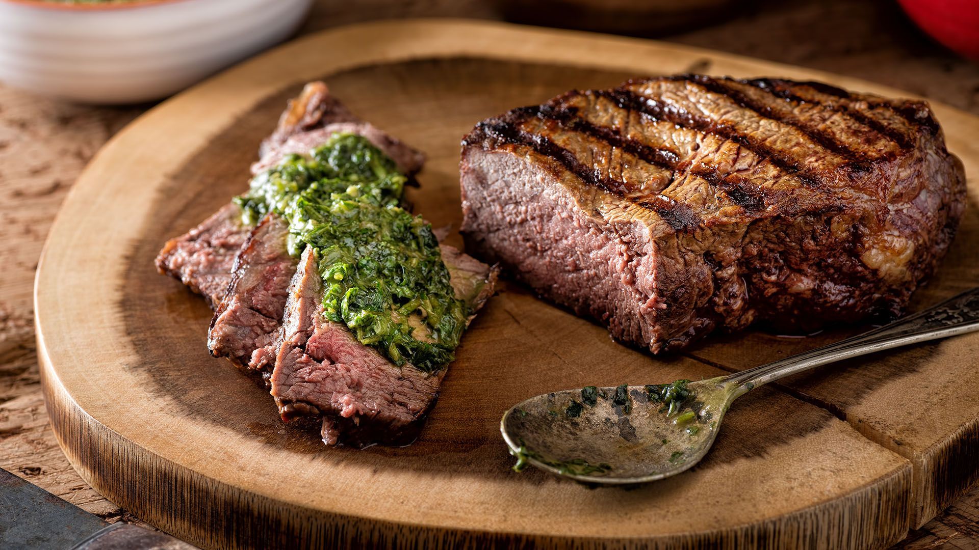 Argentinian beef steak © Foodio/Shutterstock