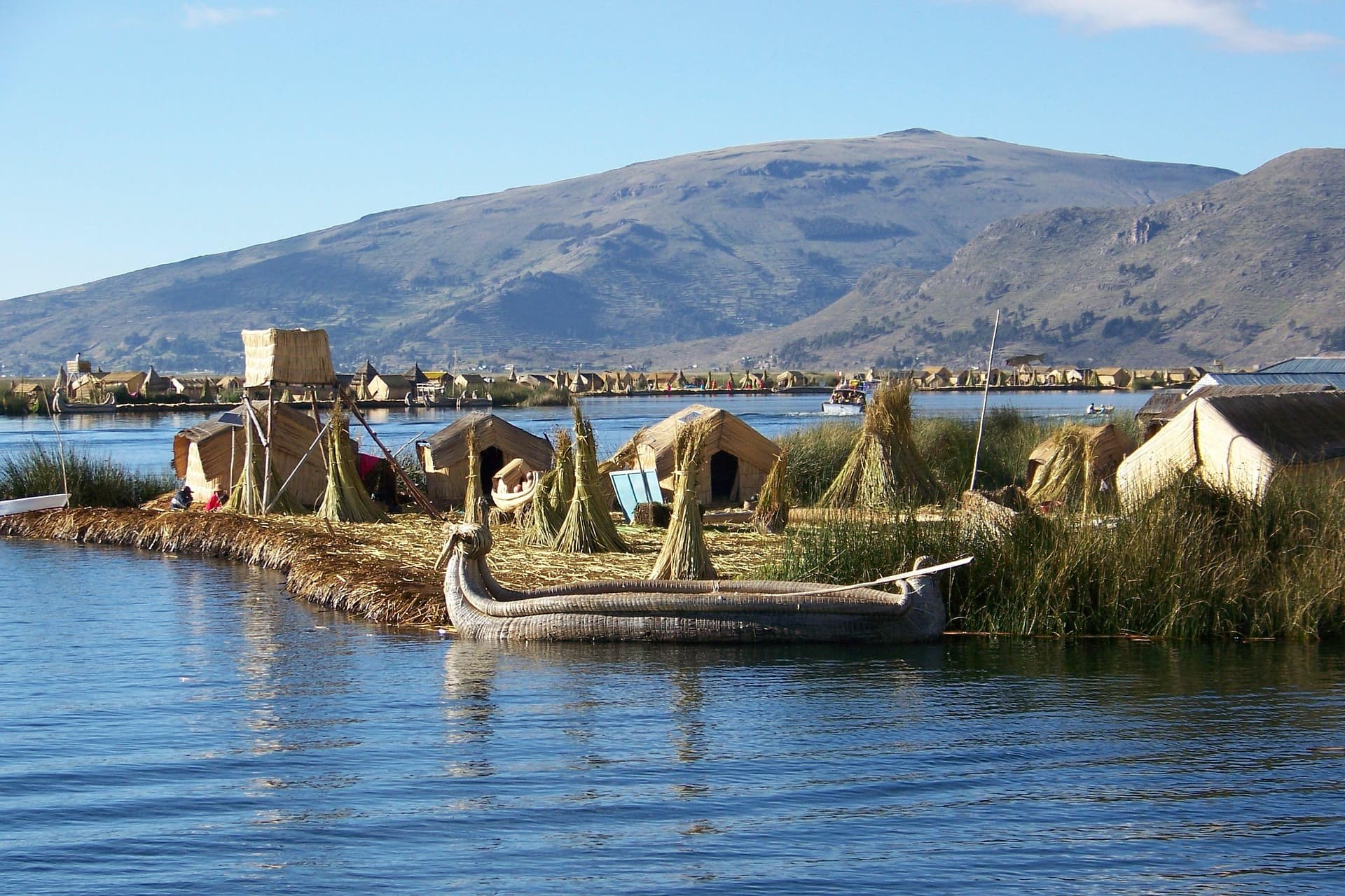 https://pixabay.com/photos/island-lake-titicaca-floating-huts-15957/