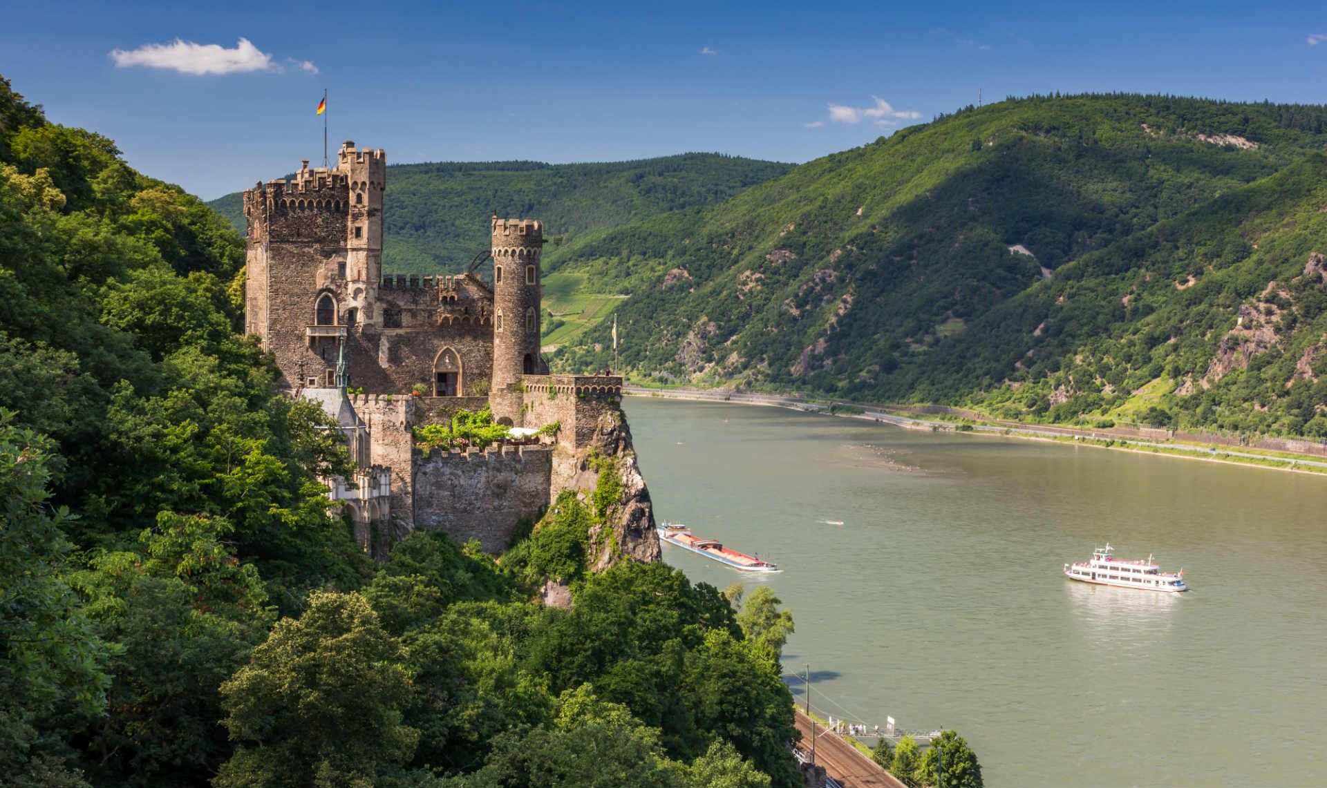 katz-castle-germany-shutterstock_413562127