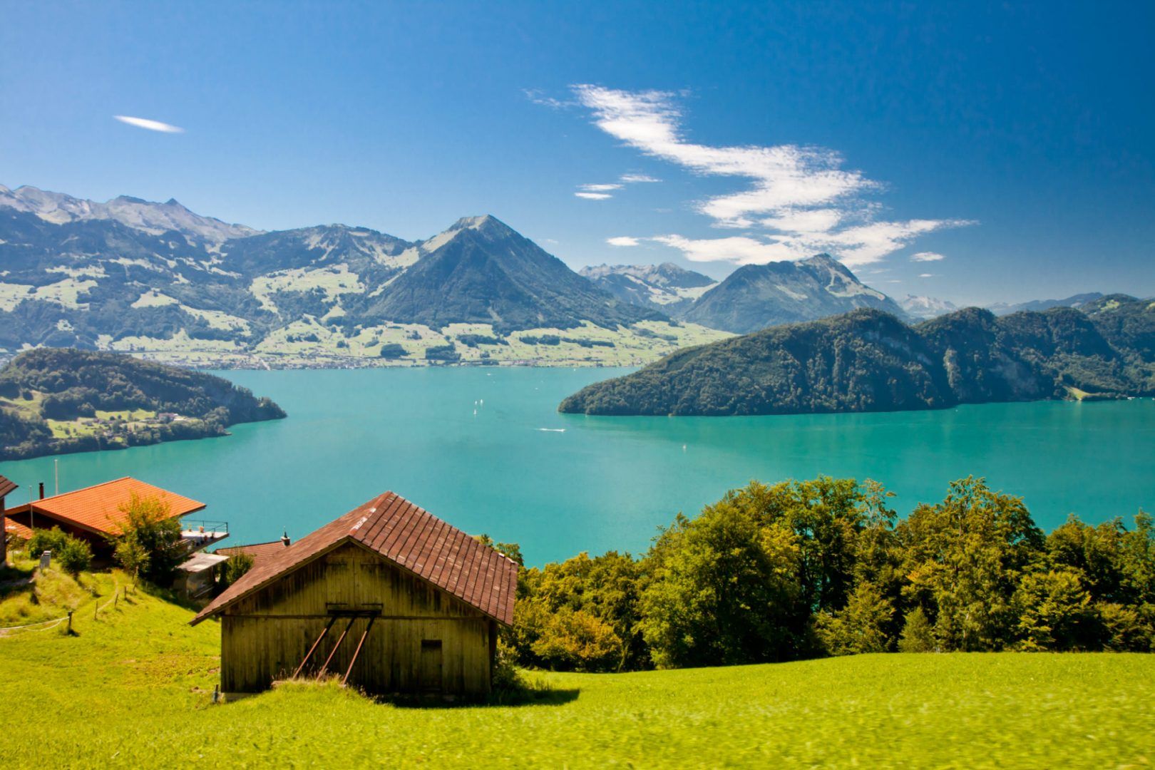 Lake Lucerne and Mountain Pilatus © Shutterstock