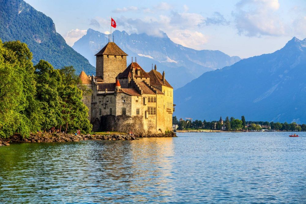 Chillon Castle, Geneva Lake, Switzerland © FenlioQ/Shutterstock