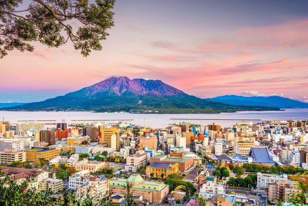 sakurajima-volcano-kagoshima-kyushu- japan-shutterstock_1052122985