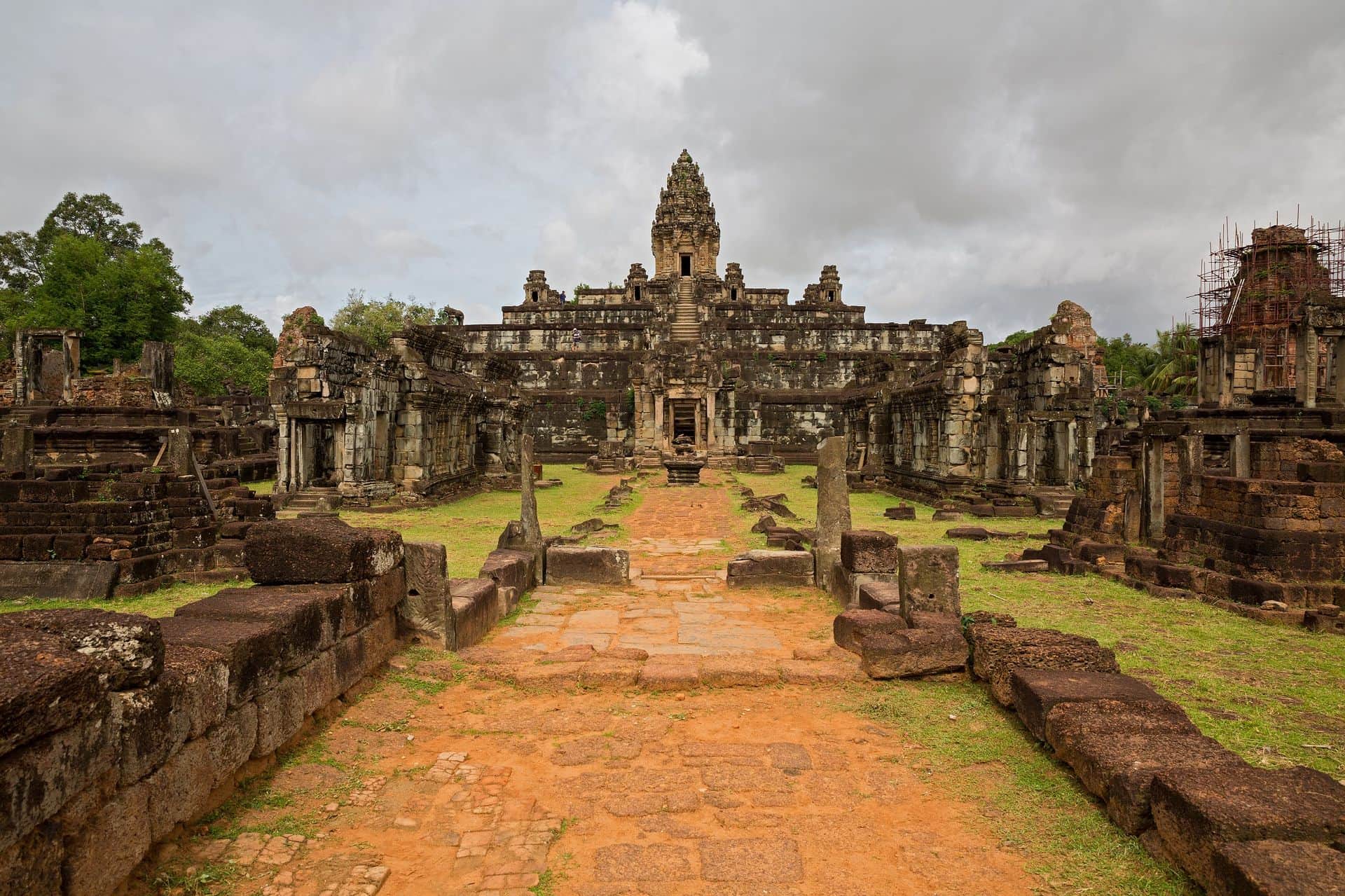 Bakong Wat wide angle detailed view, Siem Reap, Cambodia