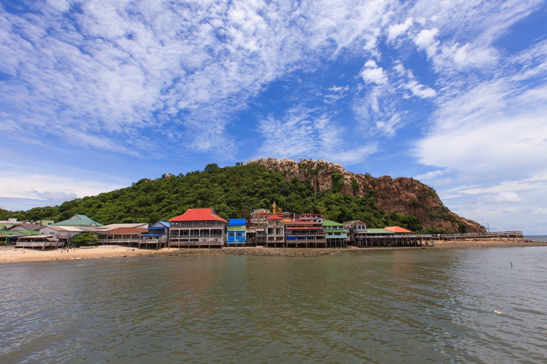 Khao Sam Muk Chon Bu Ri, Thailand.