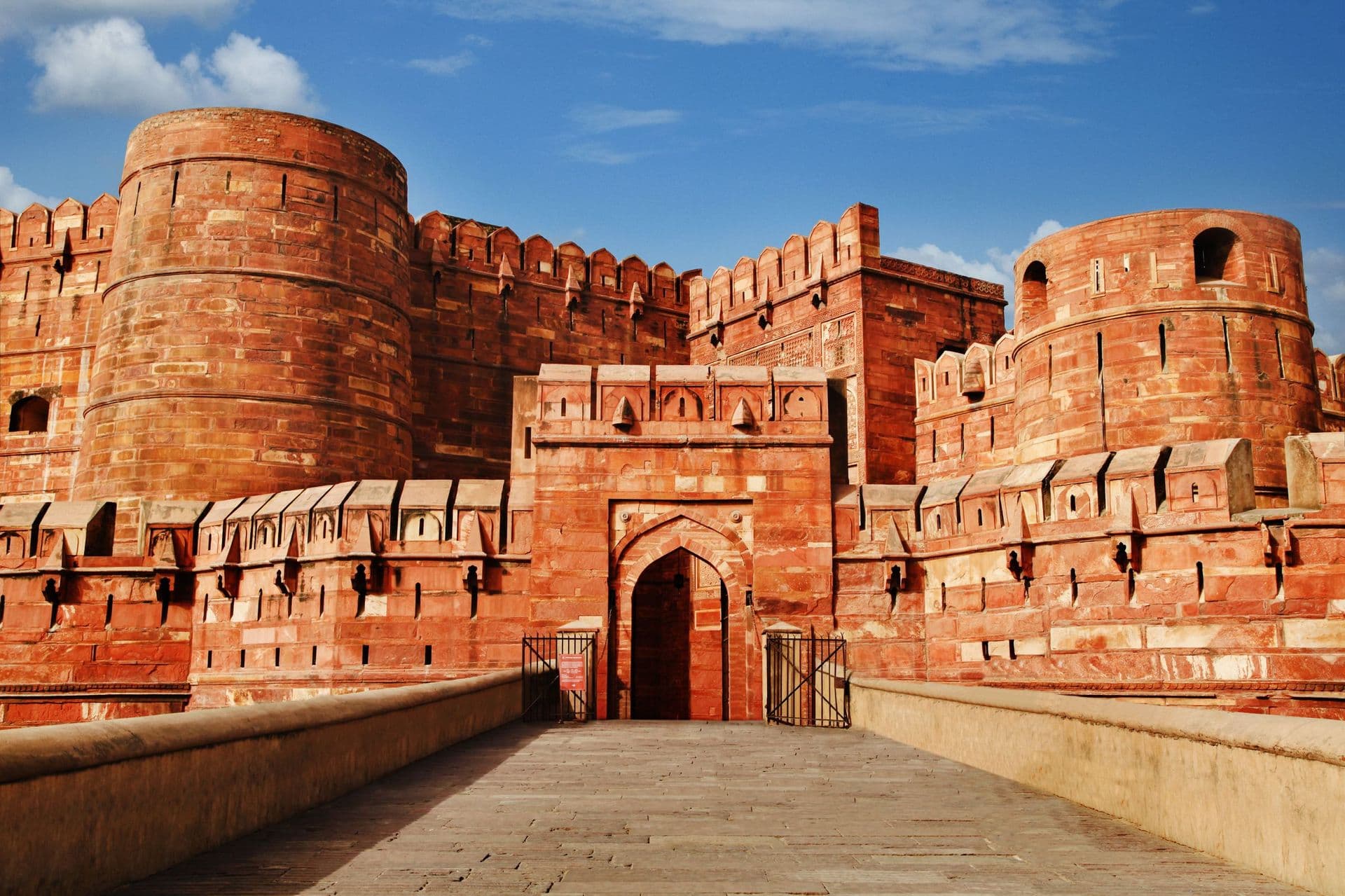 Tourists at entrance to Agra Fort, Agra, Uttar Pradesh, India