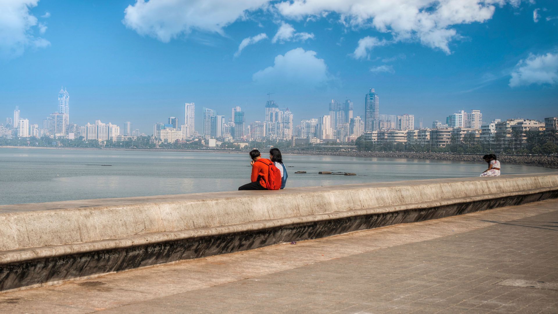Marine Drive - quay Mumbai (Bombay) © Skreidzeleu/Shutterstock
