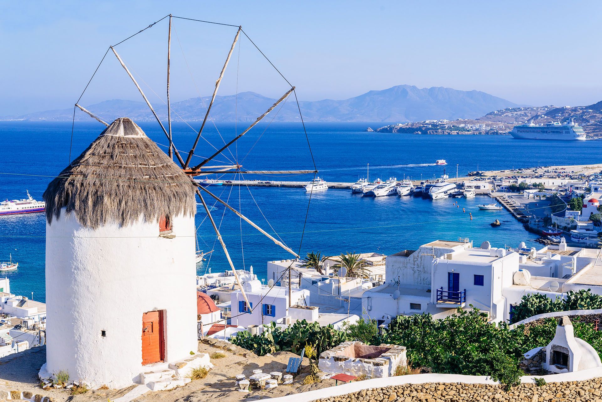 Mykonos with famous windmill © Shutterstock