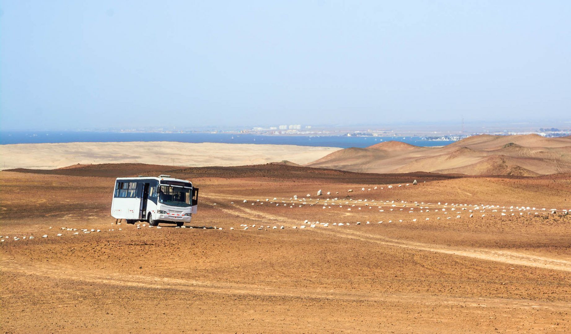 peru-bus-shutterstock_633374186