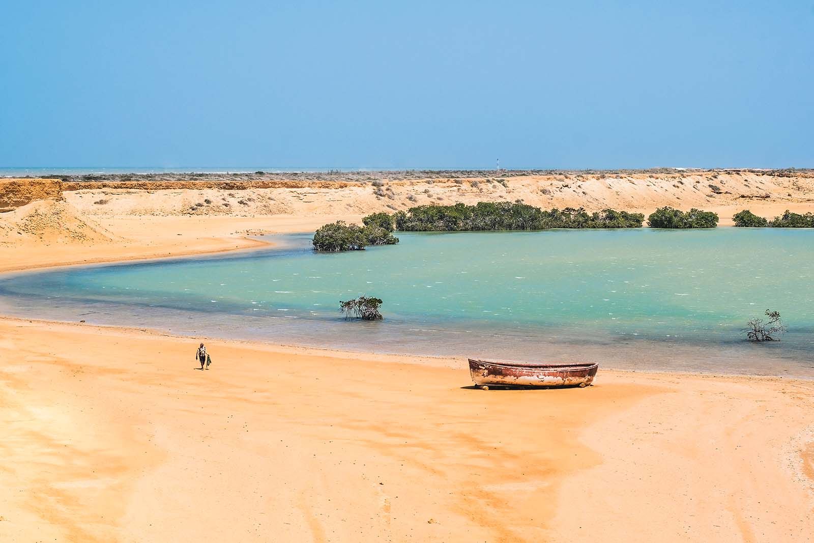 A crystal-clear beach with mangroves in Punta Gallinas, Guajira, Colombia © Shutterstock