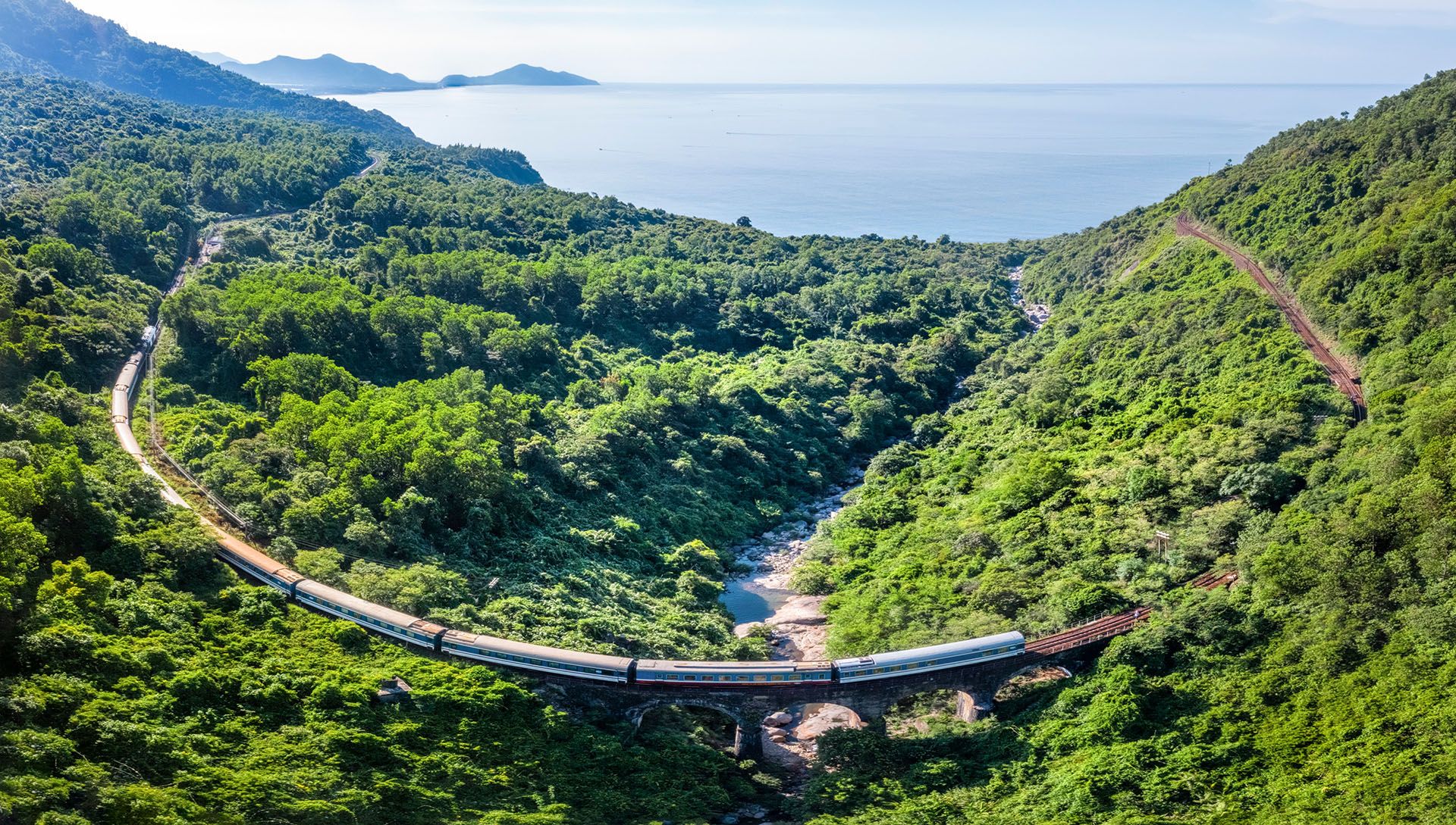 Railway Hai Van Pass, Vietnam © Shutterstock