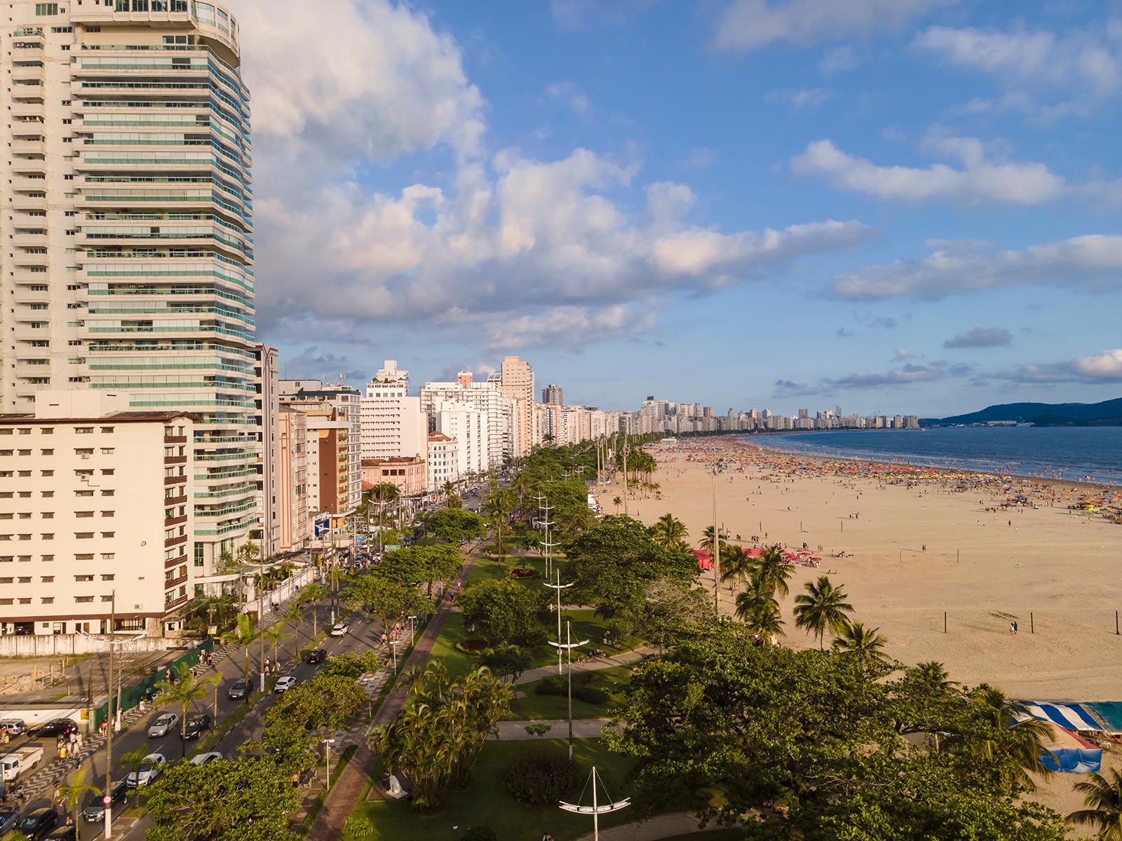 Santos city, Brazil. Gonzaga Beach © Shutterstock
