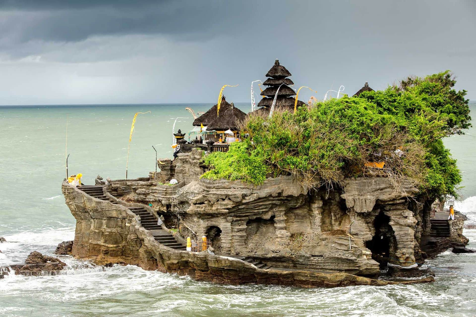 Ta-nah Lot Temple, Bali, Indonesia