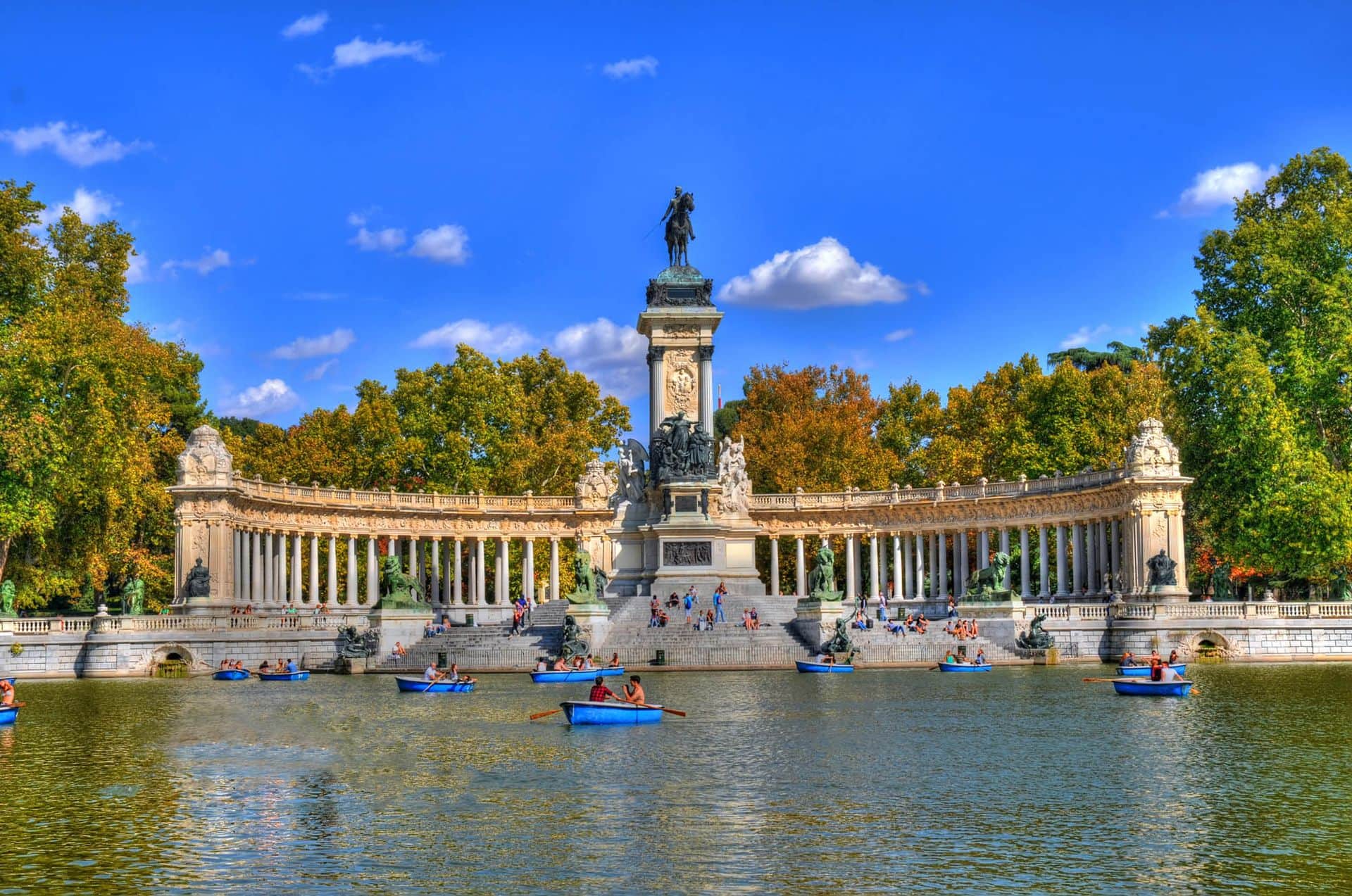 Tourists on boats at Monument to Alfonso XII in the Parque del Buen Retiro