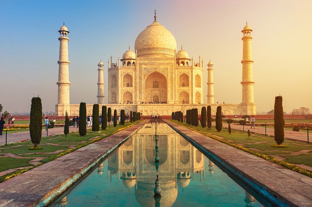 The Taj Mahal on the south bank of the Yamuna river, Agra, Uttar Pradesh © Yury Taranik / Shutterstock