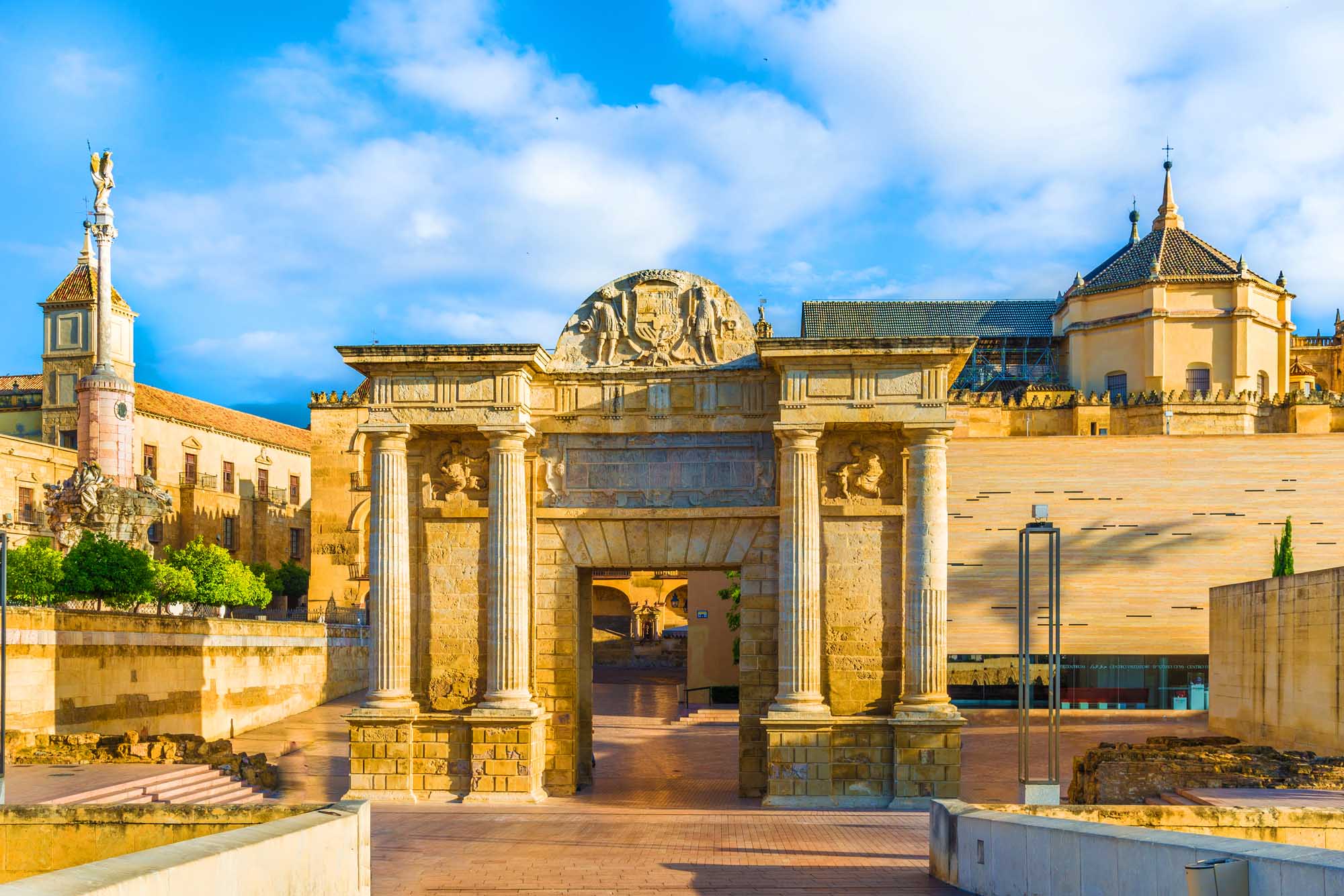Puerta del Puente Gate, Arch of triumph and cathedral mosque in Cordoba, Andalusia, Spain