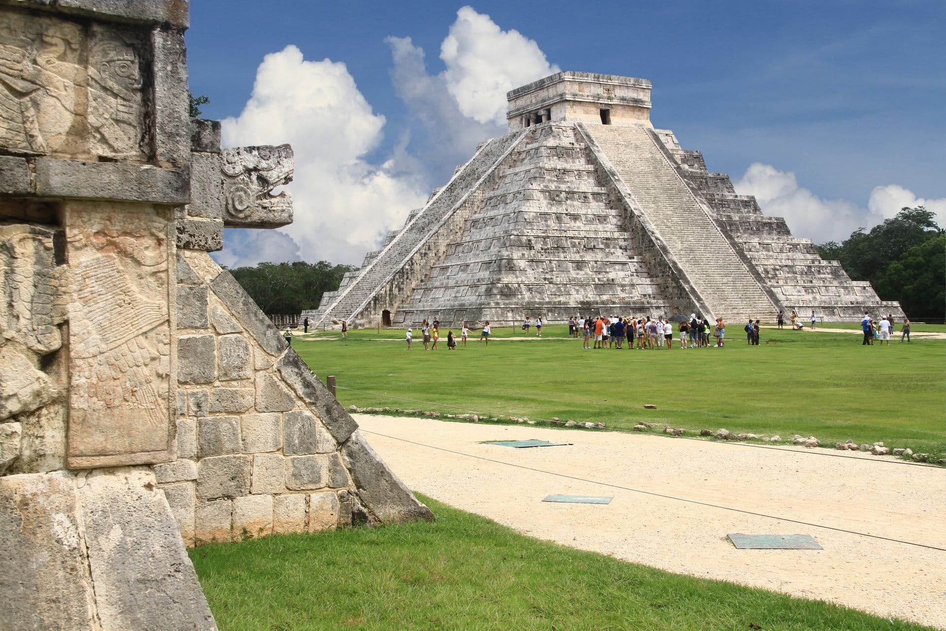 Chichen Itza snake and Kukulkan Mayan temple pyramid Mexico Yucatan