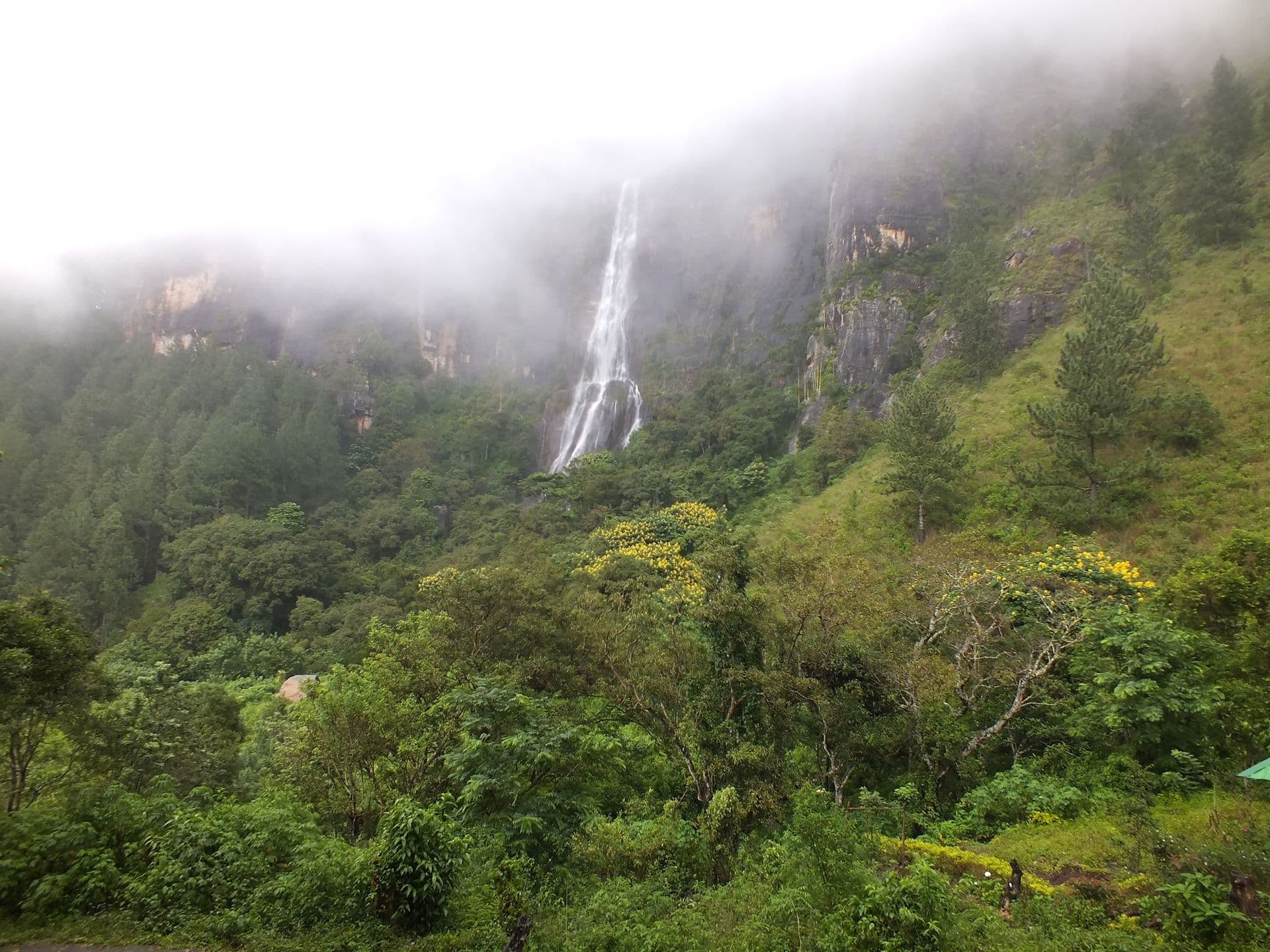 sri-lanka-waterfall-laxapana-nature