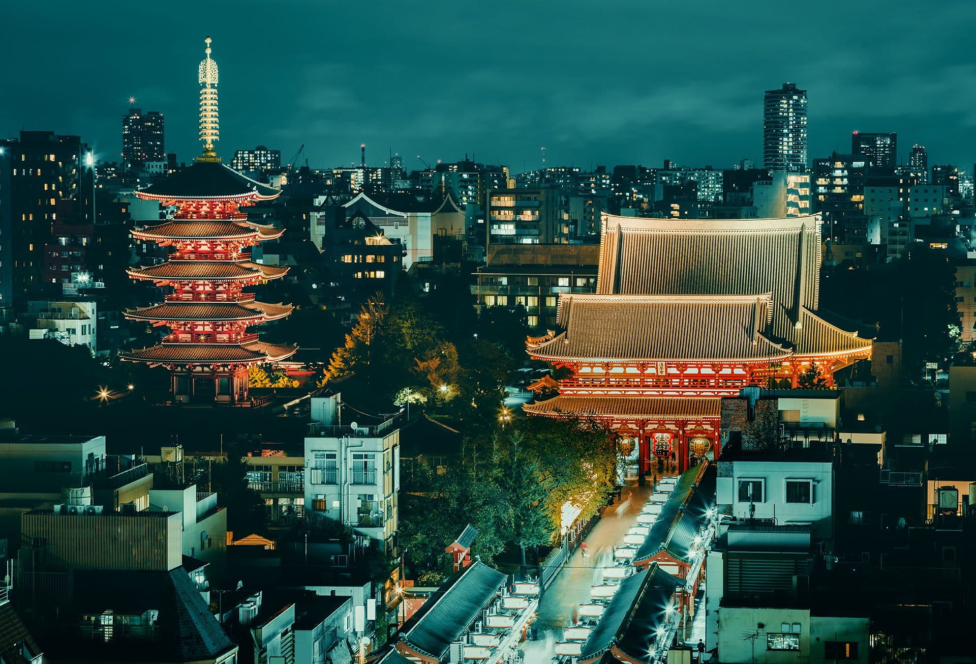 Senso-ji Buddhist temple at dusk in Asakusa, Tokyo © FenlioQ/Shutterstock
