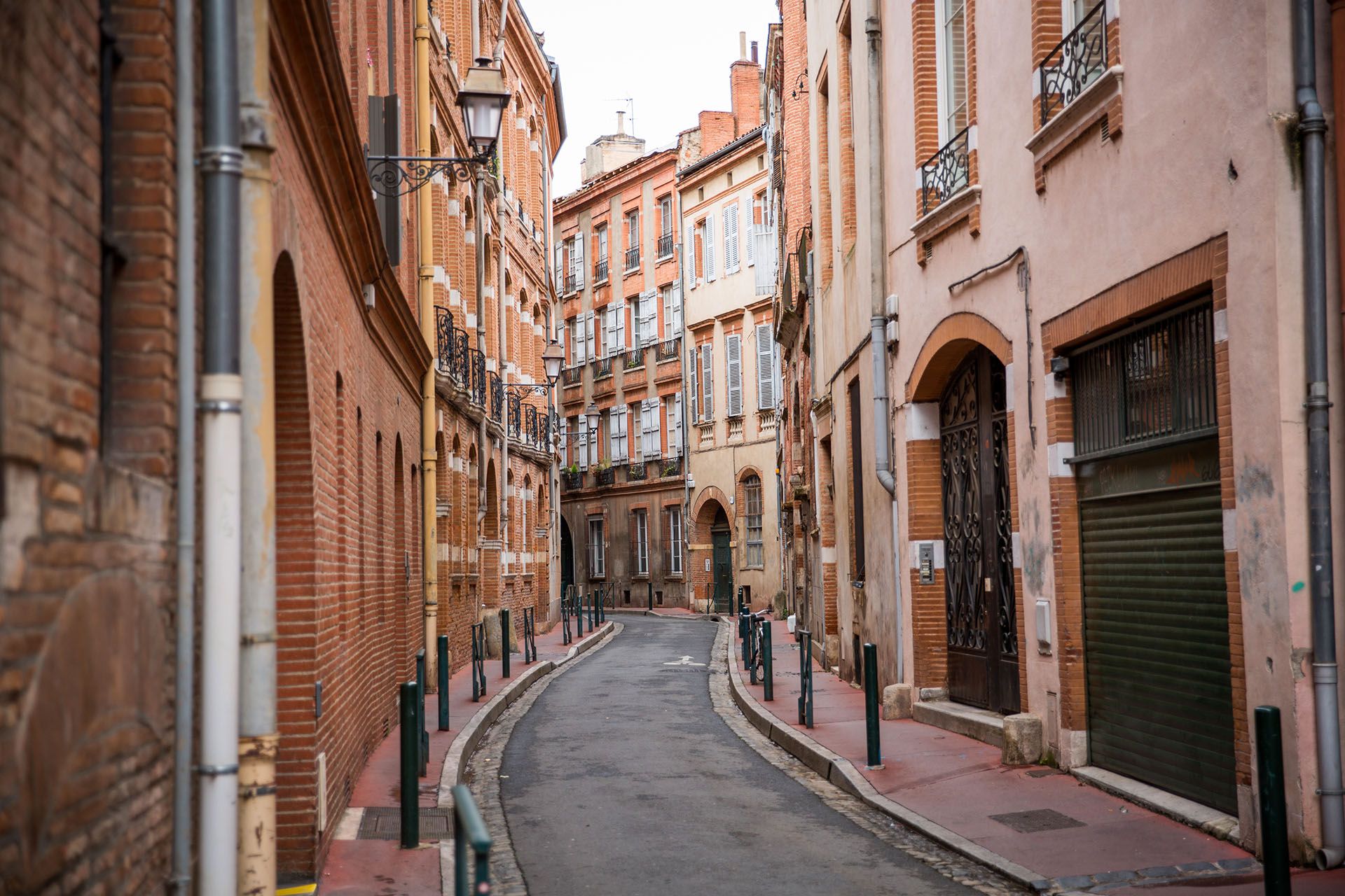 Street view in Toulouse, France © AdobeStock