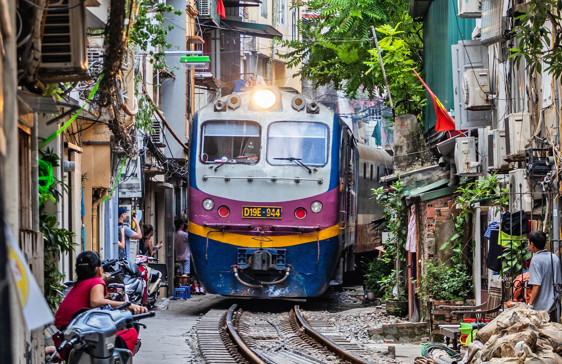 Hanoi Train street, Vietnam © Shutterstock