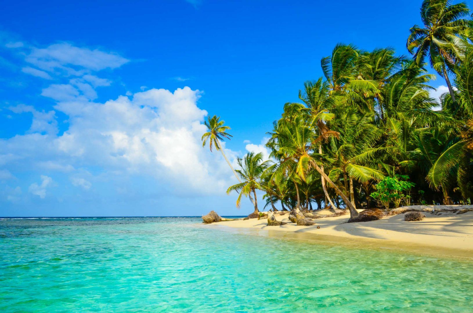tropical-island-kuna-yala-san-blas-panama-shutterstock_319930442