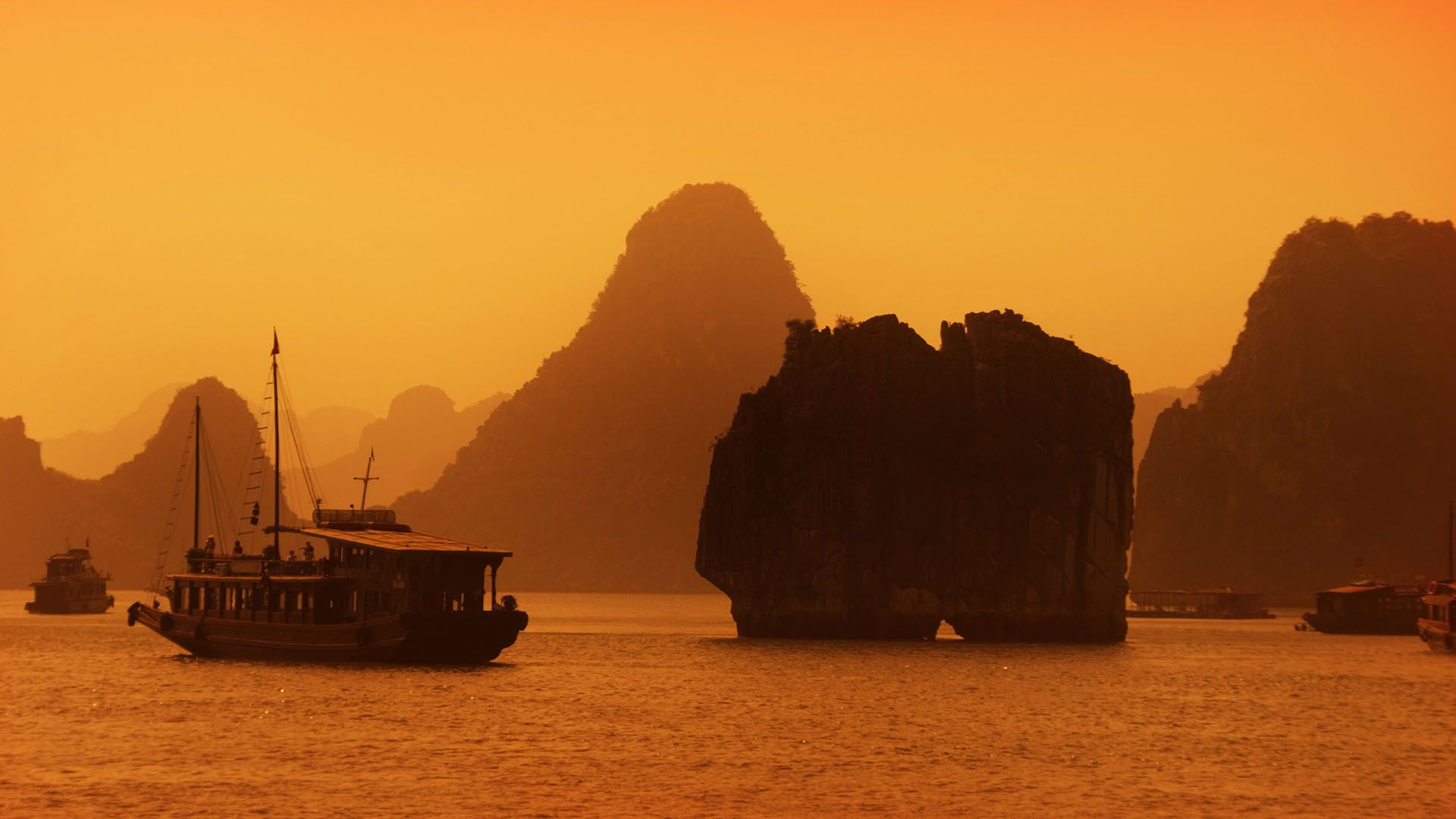 Limestone outcrops in Ha Long Bay, Vietnam © Shutterstock