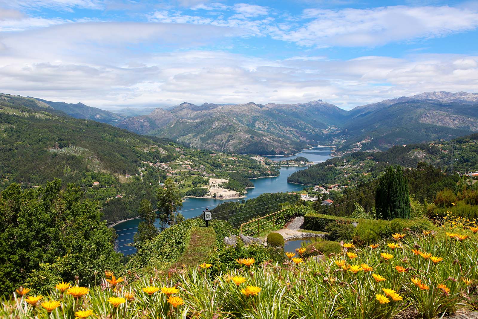 View on the Lima river meandering through Peneda Geres © Shutterstock