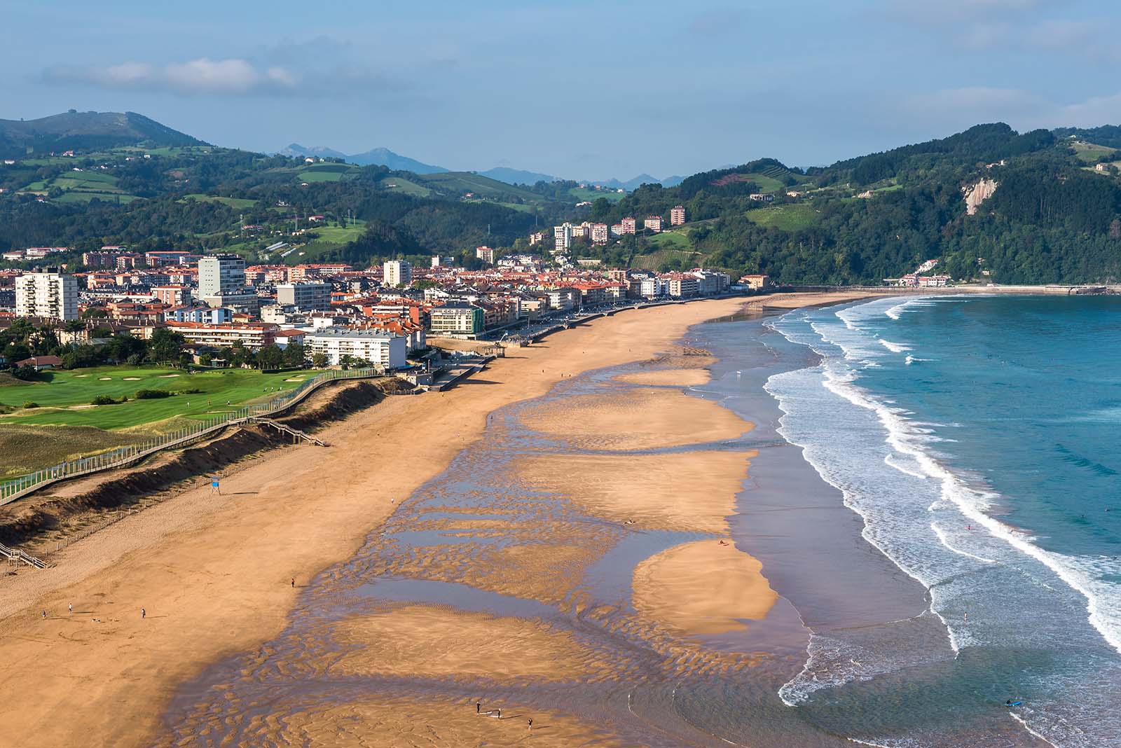 Beach of Zarautz, Basque Country (Spain) © Shutterstock